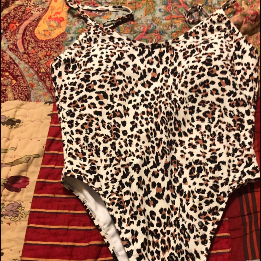 Cheetah swimsuit size large brand new never worn